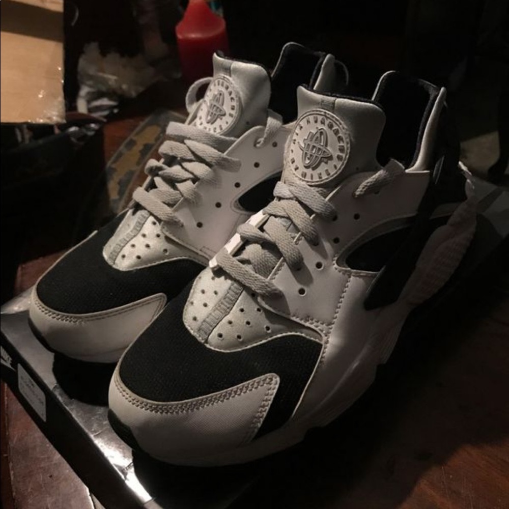 Nike Huarache size 10.5 color: white, black, gray